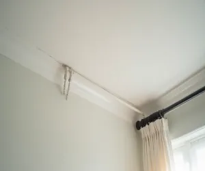Jak zamontować karnisz sufitowy z maskownicą